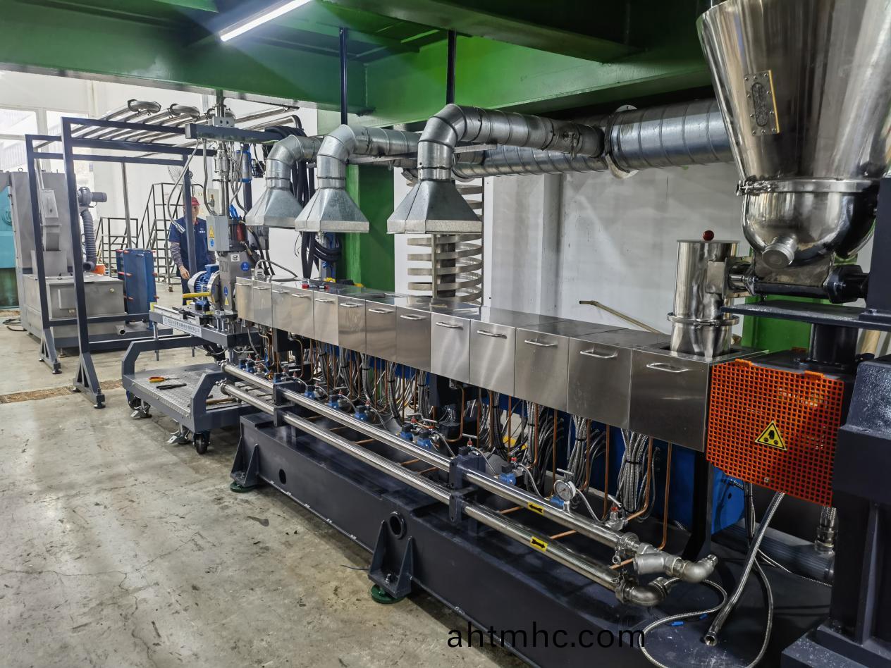 力塑TPE引進雙(shuang)螺桿(gan)擠齣機+水下切生産(chan)線自動化設備