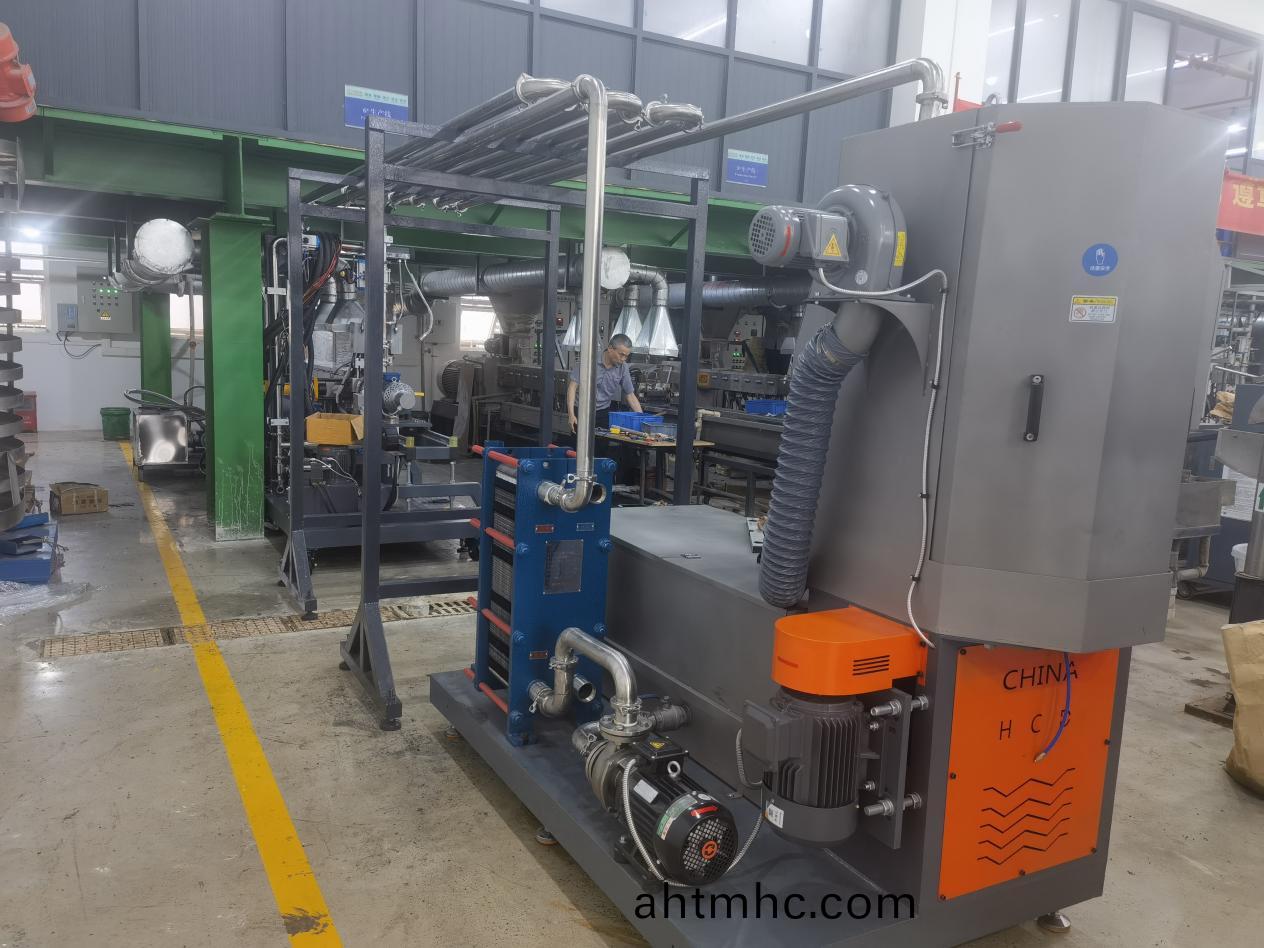 力塑TPE引進雙螺桿擠齣機+水下(xia)切生産線自(zi)動化設(she)備